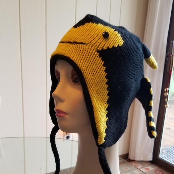 Bee toasty stocking cap - Picture 5 of 7
